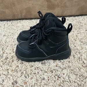 Nike Toddle Black High-Top BootsKids size 6C